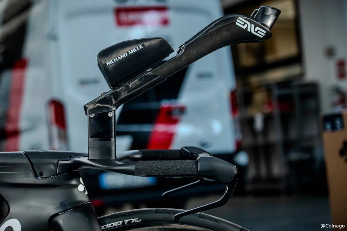 girodociclismo.com.br tadej pogacar com bicicleta inedita no tour de romandie modelo pode receber uma gigante coroa de 70 dentes image 2