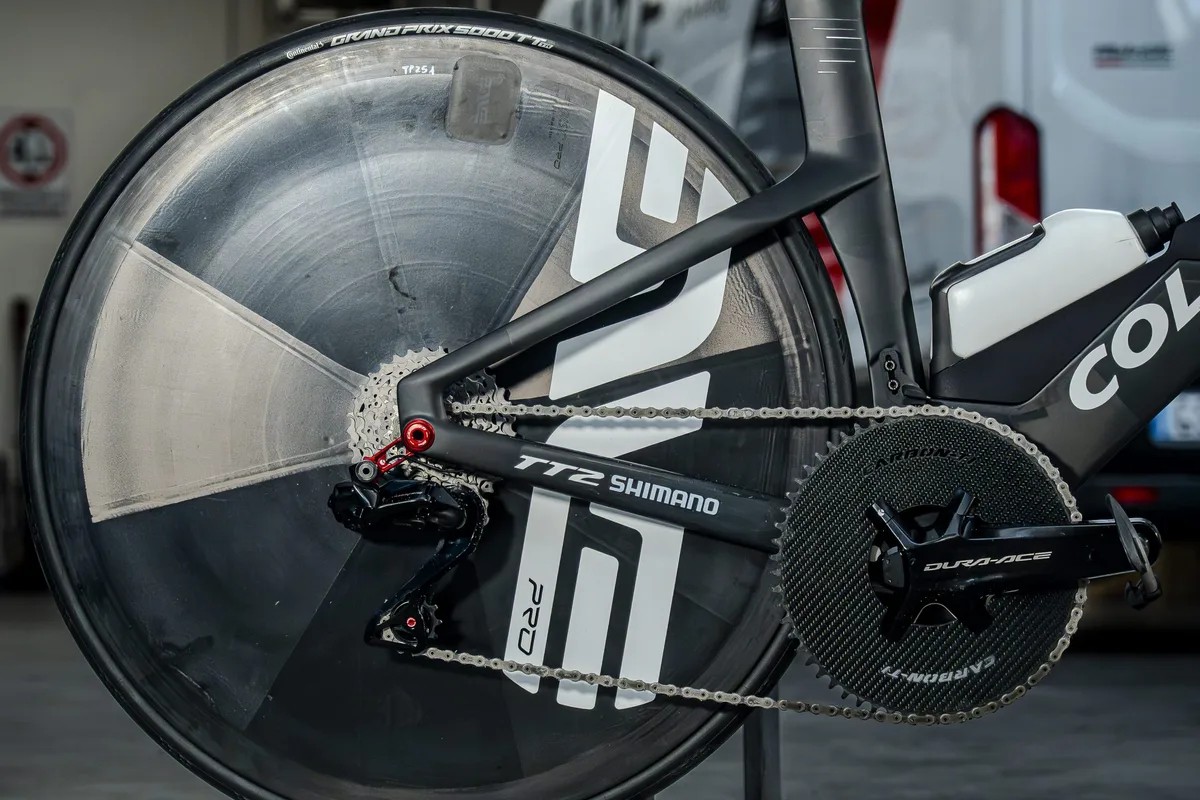 girodociclismo.com.br tadej pogacar com bicicleta inedita no tour de romandie modelo pode receber uma gigante coroa de 70 dentes image