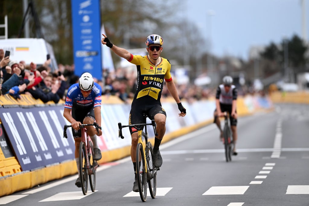 girodociclismo.com.br tadej pogacar e van der poel sao favoritos mas evenepoel mudara as coisas wout van aert analisa favoritos no tour de flandres ouca o audio image