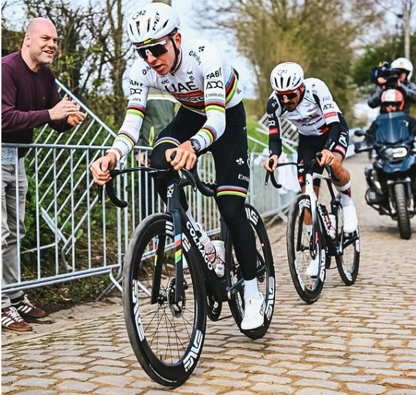 girodociclismo.com.br tadej pogacar e wout van aert aceleram forte em treinos para o tour de flandres confira as imagens dos treinamentos image 6
