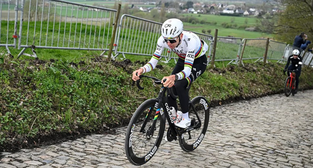 girodociclismo.com.br tadej pogacar e wout van aert aceleram forte em treinos para o tour de flandres confira as imagens dos treinamentos image