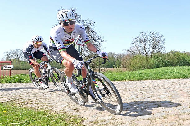 girodociclismo.com.br tadej pogacar quebra recorde durante preparacao na paris roubaix esloveno marca 475 kmh de media em setor de paralelepipedos image 1