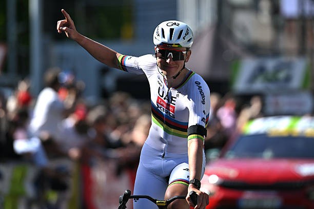girodociclismo.com.br tadej pogacar vence a liege bastogne liege mais veloz da historia paul seixas 2o confira os resultados e a chegada image 2