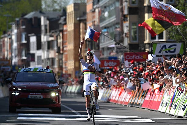 girodociclismo.com.br tadej pogacar vence a liege bastogne liege mais veloz da historia paul seixas 2o confira os resultados e a chegada image 3
