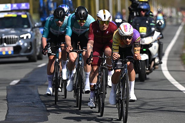 girodociclismo.com.br tim merlier vence a scheldeprijs 2026 com autoridade confira os resultados e a chegada image 3
