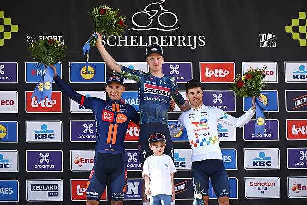 girodociclismo.com.br tim merlier vence a scheldeprijs 2026 com autoridade confira os resultados e a chegada image