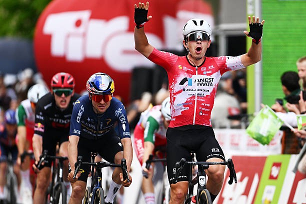 girodociclismo.com.br tom pidcock lamenta derrota no tour dos alpes pior de todos os tempos em cima de uma bicicleta image