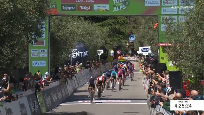 girodociclismo.com.br tour dos alpes 2026 tom pidcock vence a 3a etapa giulio pellizzari mantem a lideranca confira os resultados e a chegada image 4