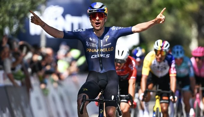 girodociclismo.com.br tour dos alpes 2026 tom pidcock vence a 3a etapa giulio pellizzari mantem a lideranca confira os resultados e a chegada image