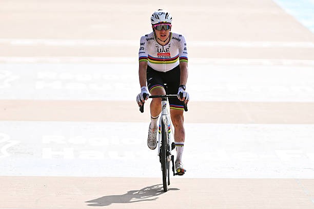 girodociclismo.com.br uae emirates apresenta equipe para a paris roubaix tadej pogacar com forte apoio em busca do titulo inedito image 1