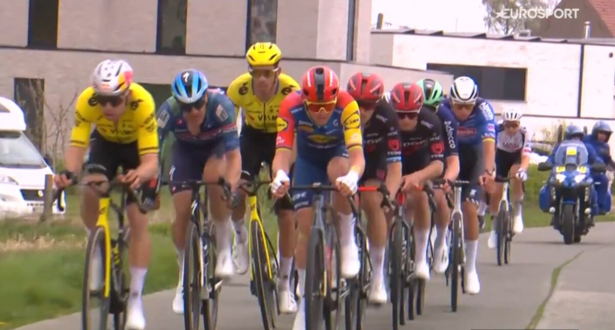 girodociclismo.com.br uae emirates ataca forte e explode o pelotao o tour de flandres assista o video image