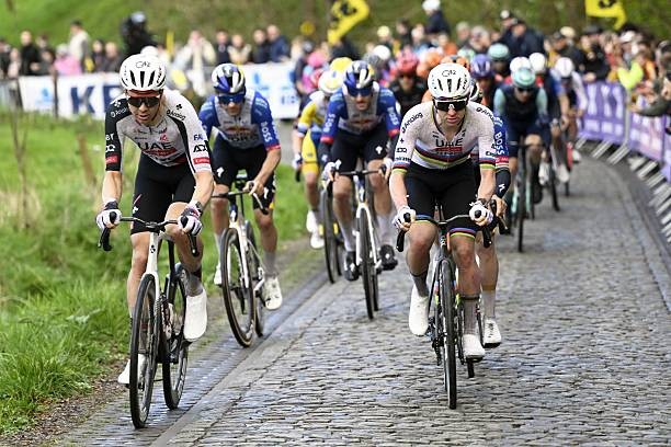 girodociclismo.com.br uae emirates renova contrato de principal gregario de tadej pogacar ciclista era disputado por outras equipes do worldtour image