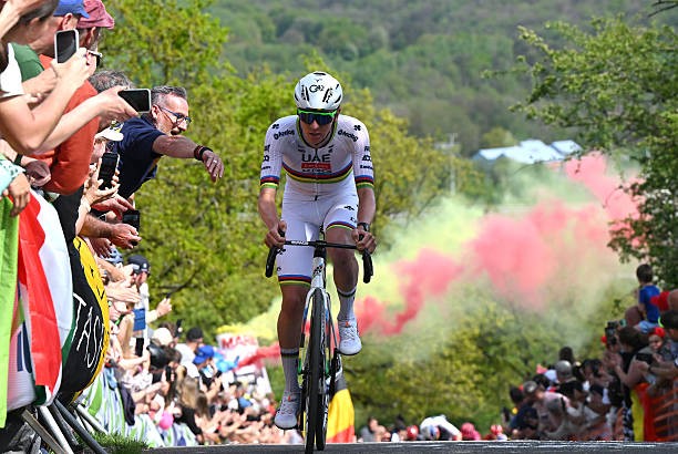UAE Emirates revela forte equipe para Liège-Bastogne-Liège, Tadej Pogacar lidera poderoso esquadrão em busca de marca histórica 2 girodociclismo.com.br uae emirates revela equipe para liege bastogne liege tadej pogacar lidera forte time em busca de marca historica image 2