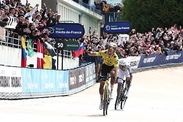 girodociclismo.com.br uma batalha entre tadej pogacar paul seixas e evenepoel lance armstrong comenta a liege bastogne liege assista o video image 4