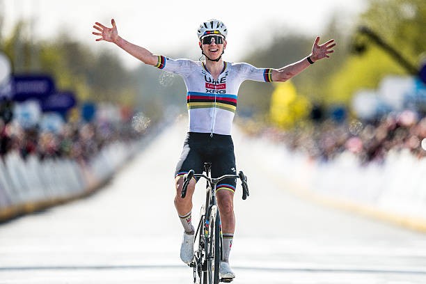 girodociclismo.com.br vamos manter tadej pogacar na frente ate que a corrida se abra diretor da uae emirates revela estrategia para a paris roubaix image 1