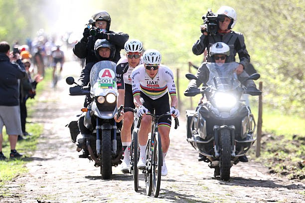 girodociclismo.com.br vamos manter tadej pogacar na frente ate que a corrida se abra diretor da uae emirates revela estrategia para a paris roubaix image 2