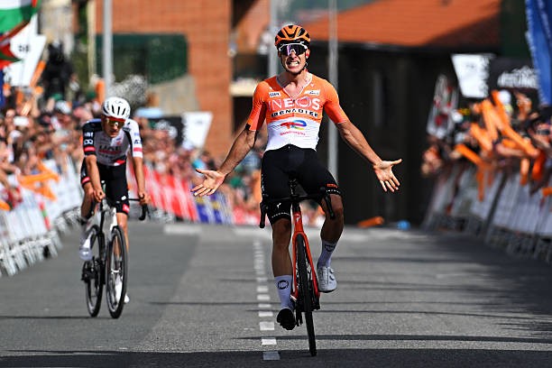 girodociclismo.com.br volta ao pais basco axel laurence vence a 3a etapa isaac del toro sofre queda e abandona confira os resultados e a chegada image 1