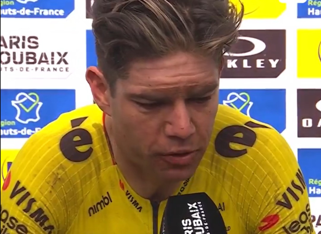 Wout van Aert fala com emoção após derrotar Tadej Pogacar "deixei de acreditar muitas vezes", assista a entrevista completa 1 girodociclismo.com.br wout van aert conquista paris roubaix 2026 e emociona ao dedicar vitoria image