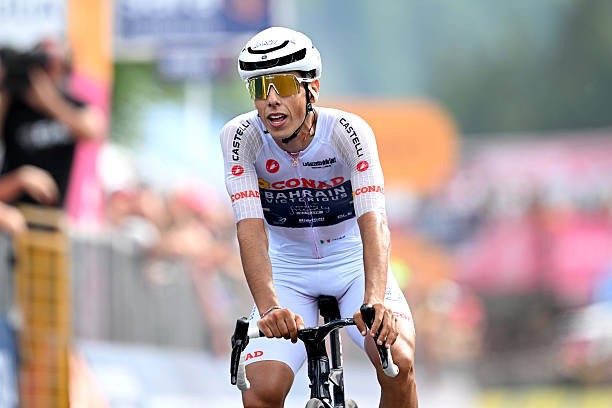 Giro d'Italia 2026: Afonso Eulálio fala após a conquista da Maglia Bianca "todos acreditavam em mim, me deu mais força", assista o vídeo 2 girodociclismo.com.br afonso eulalio conquista a maglia bianca no giro ditalia image