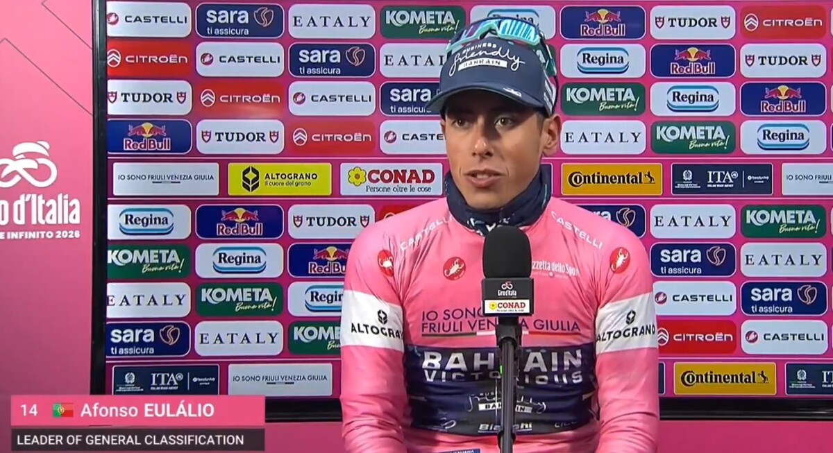 Afonso Eulálio fala após assumir a Maglia Rosa no Giro d'Italia "não posso fazer igual a João Almeida, mas vou tentar melhorar", assista a entrevista 1 girodociclismo.com.br afonso eulalio conquista a maglia rosa apos brilhante atuacao na 5a etapa do giro ditalia image 1