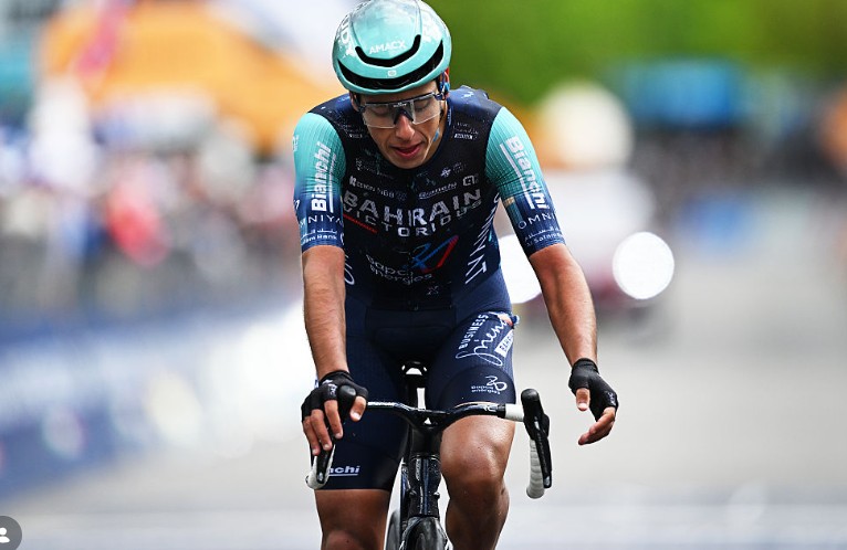 Afonso Eulálio fala após assumir a Maglia Rosa no Giro d'Italia "não posso fazer igual a João Almeida, mas vou tentar melhorar", assista a entrevista 4 girodociclismo.com.br afonso eulalio fala apos assumir vestir a maglia rosa no giro ditalia nao posso fazer o mesmo que o joao almeida assista a entrevista image