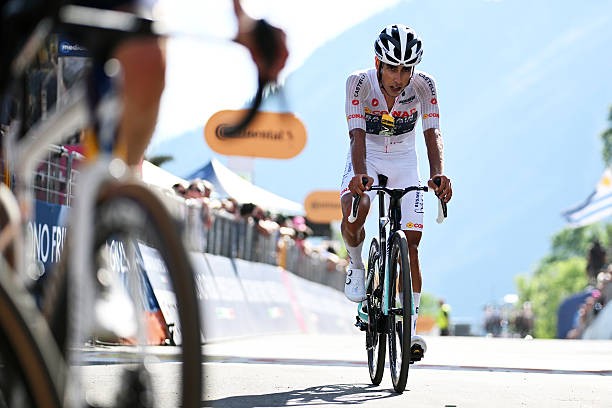 Giro d'Italia 2026: Afonso Eulálio revela a dureza da Etapa Rainha "os últimos 5 km mais longos da minha vida", assista o vídeo 2 girodociclismo.com.br afonso eulalio relata sofrimento apos a decisiva 19a etapa do giro ditalia image 2