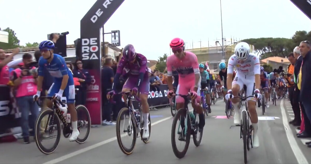 girodociclismo.com.br afonso eulalio vive emocao inedita com a maglia rosa no giro ditalia 2026 image 3