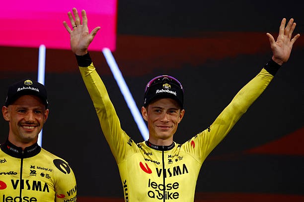 "Tenho a oportunidade de vencer os três Grand Tours" Jonas Vingegaard fala após a apresentação do Giro d'Italia; assista o vídeo 4 girodociclismo.com.br agora tenho a oportunidade de vencer os tres grand tours jonas vingegaard fala apos a apresentacao do giro ditalia assista o video image 1