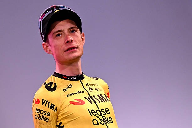 "Tenho a oportunidade de vencer os três Grand Tours" Jonas Vingegaard fala após a apresentação do Giro d'Italia; assista o vídeo 2 girodociclismo.com.br agora tenho a oportunidade de vencer os tres grand tours jonas vingegaard fala apos a apresentacao do giro ditalia assista o video image
