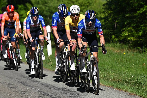 girodociclismo.com.br campeao da vuelta a espana faz duras criticas a primoz roglic ele parece estar de ferias assista o video image 1