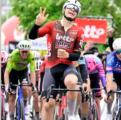 Capitão do WorldTour sofre no Giro d'Italia, ciclista pode ter contraído vírus causado por esterco de vaca "nunca me senti tão mal" 3 girodociclismo.com.br capitao do worldtour sofre no giro ditalia ciclista pode ter contraido virus causado por esterco de vaca nunca me senti tao mal image