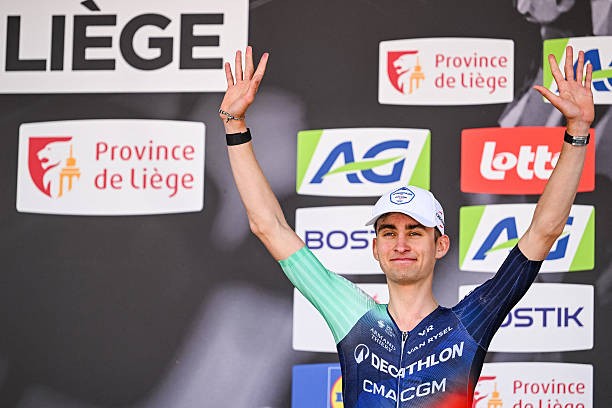 girodociclismo.com.br diretor da lenda bernard hinault fala sobre o duelo tadej pogacar e paul seixas o tour de france precisava disso assista o video image 1