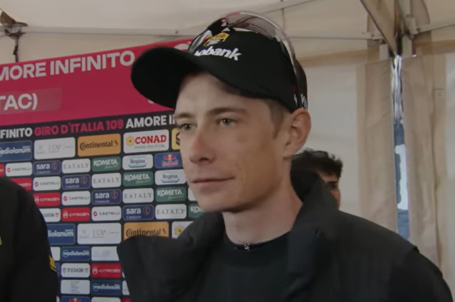 "Tenho a oportunidade de vencer os três Grand Tours" Jonas Vingegaard fala após a apresentação do Giro d'Italia; assista o vídeo 1 girodociclismo.com.br expectativa e confianca antes da largada image