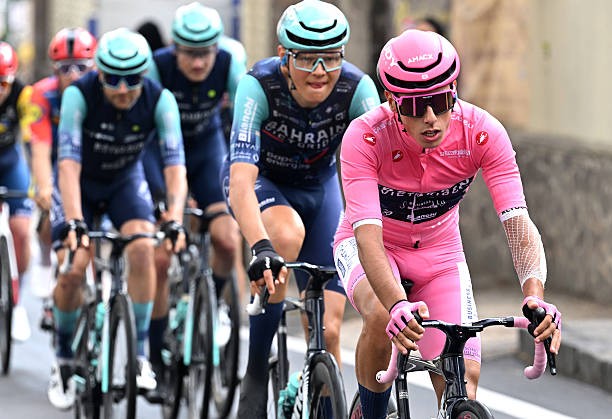 girodociclismo.com.br giro ditalia 2026 afonso eulalio concede entrevista vou tentar sofrer o maximo para tentar manter a maglia rosa assista o video image