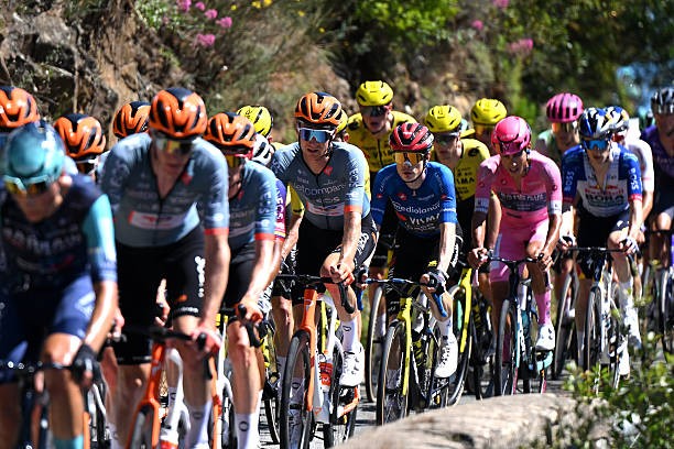 girodociclismo.com.br giro ditalia 2026 afonso eulalio fala apos a tensa etapa tentaremos manter a maglia rosa dia apos dia assista o video image 1