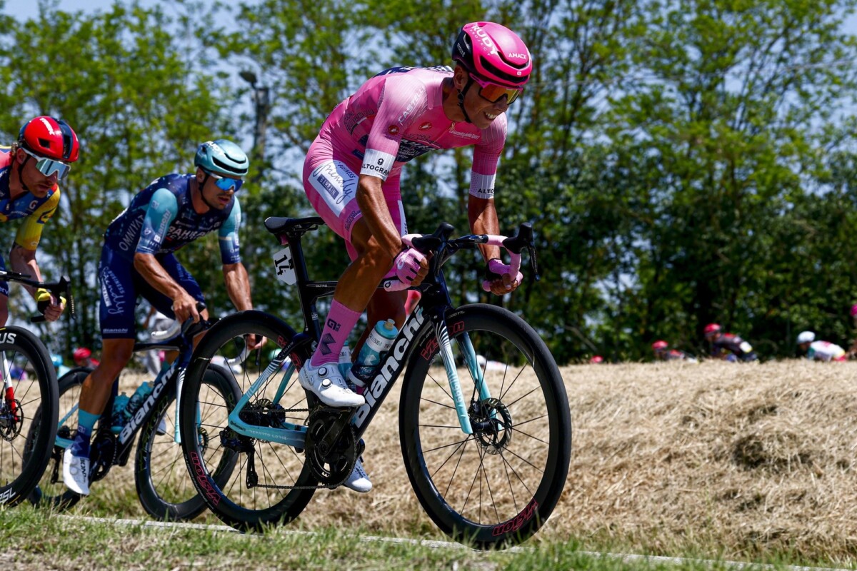 girodociclismo.com.br giro ditalia 2026 afonso eulalio fala com sinceridade o unico que pode vencer vingegaard e pogacar assista os videos image 2