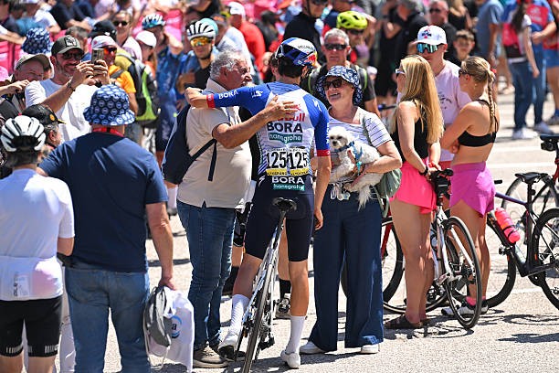 Giro d'Italia 2026: Capitão da Red Bull BORA vive drama e admite que pensou em abandonar a prova 2 girodociclismo.com.br giro ditalia 2026 capitao da red bull bora vive drama e admite que pensou em abandonar a prova image