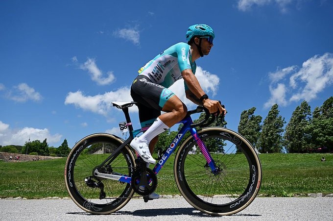 Giro d'Italia 2026: Ciclista se pronuncia após expulsão, "lamento muito, nunca quis que terminasse assim" 1 girodociclismo.com.br giro ditalia 2026 ciclista se pronuncia apos expulsao image