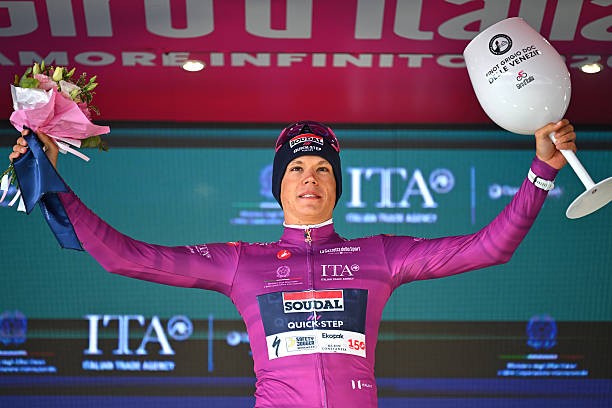 girodociclismo.com.br giro ditalia 2026 classificacao geral apos a 8a etapa afonso eulalio mantem a maglia rosa confira as classificacoes completas image 1