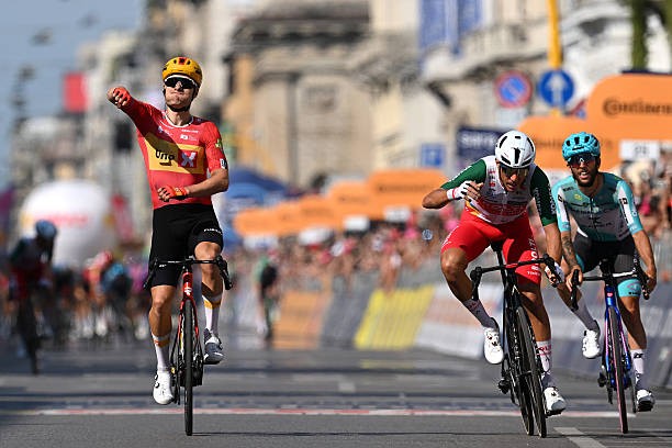 girodociclismo.com.br giro ditalia 2026 fuga triunfa e fredrik dversnes vence a 15a etapa jonas vingegaard segue lider confira os resultados e a chegada image 3