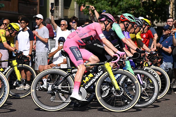 girodociclismo.com.br giro ditalia 2026 fuga triunfa e fredrik dversnes vence a 15a etapa jonas vingegaard segue lider confira os resultados e a chegada image 5