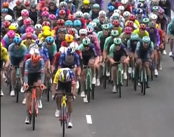 girodociclismo.com.br giro ditalia 2026 guillermo silva vence a caotica 2a etapa prova e marcada por grande queda confira os resultados e a chegada image