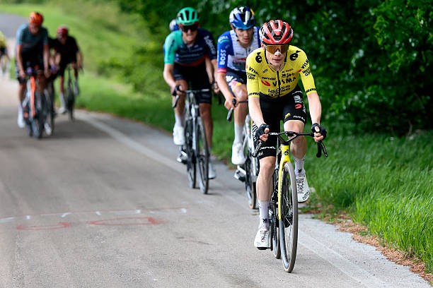 girodociclismo.com.br giro ditalia 2026 hoje foi a primeira batalha eu venci jonas vingegaard fala apos a vitoria assista a entrevista completa image 2