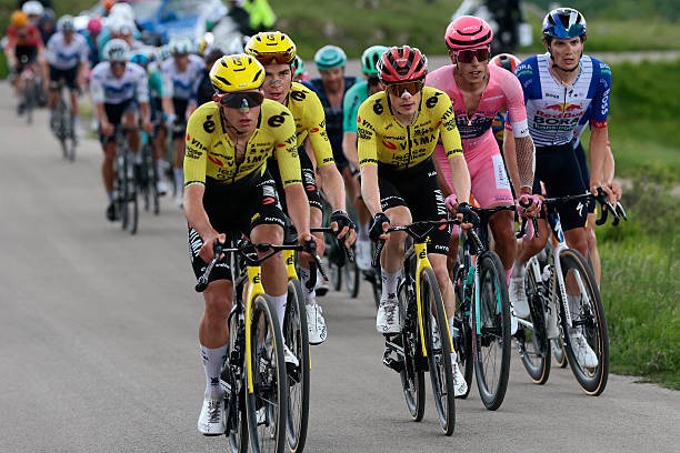 girodociclismo.com.br giro ditalia 2026 hoje foi a primeira batalha eu venci jonas vingegaard fala apos a vitoria assista a entrevista completa image 3