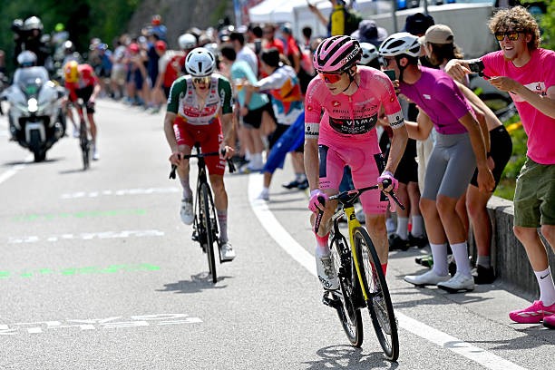 Jonas Vingegaard admite mudança de estratégia na etapa decisiva do Giro "tivemos que improvisar, o plano não era esse", assista o vídeo 3 girodociclismo.com.br giro ditalia 2026 jonas vingegaard admite mudanca de na etapa decisiva tivemos que improvisar o plano nao era esse assista o video image 1