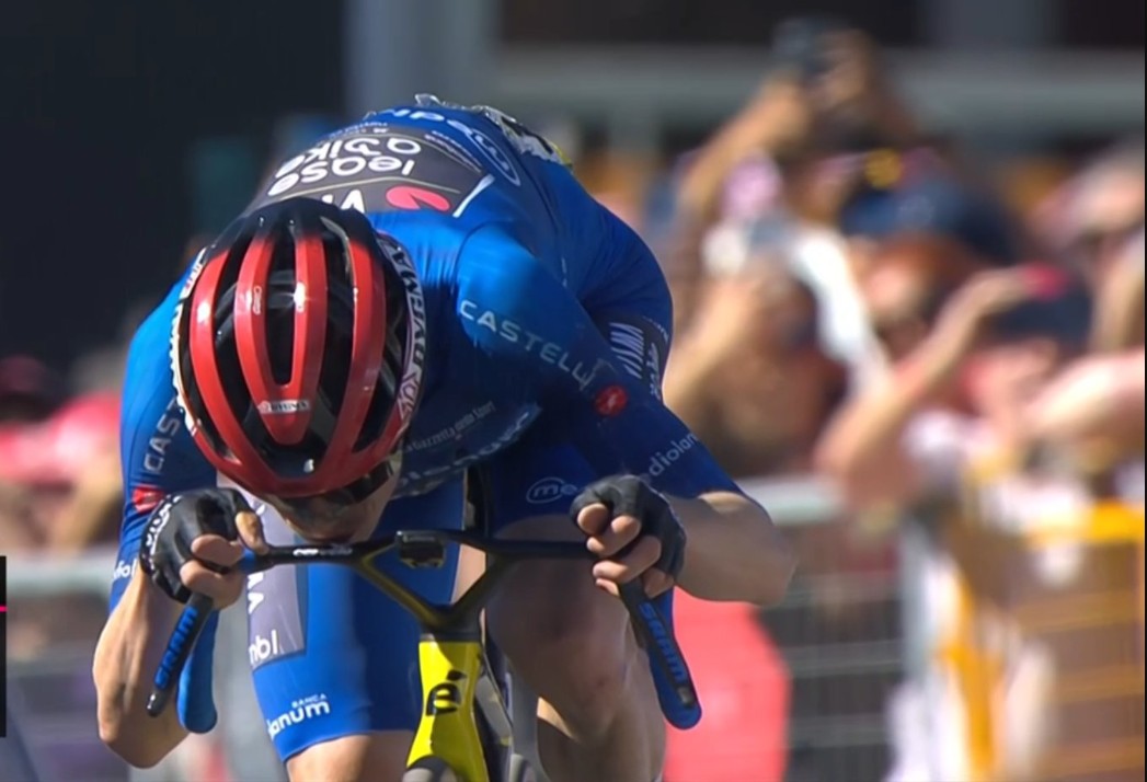 girodociclismo.com.br giro ditalia 2026 jonas vingegaard vence a 14a etapa e assume a lideranca afonso eulalio e vice lider confira os resultados e a chegada image