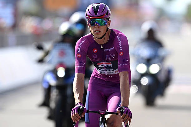 girodociclismo.com.br giro ditalia 2026 maglia ciclamino critica fortemente a movistar nao sei se fizeram isso para dar espetaculo assista o video image 3