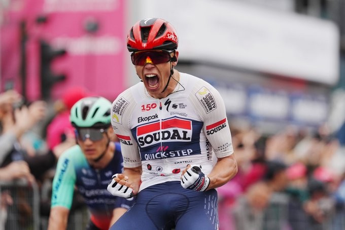 girodociclismo.com.br giro ditalia 2026 paul magnier vence a 1a etapa marcada por grande queda e assume a lideranca geral confira os resultados e a chegada image 1