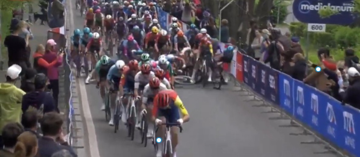 girodociclismo.com.br giro ditalia 2026 paul magnier vence a 1a etapa marcada por grande queda e assume a lideranca geral confira os resultados e a chegada image 3