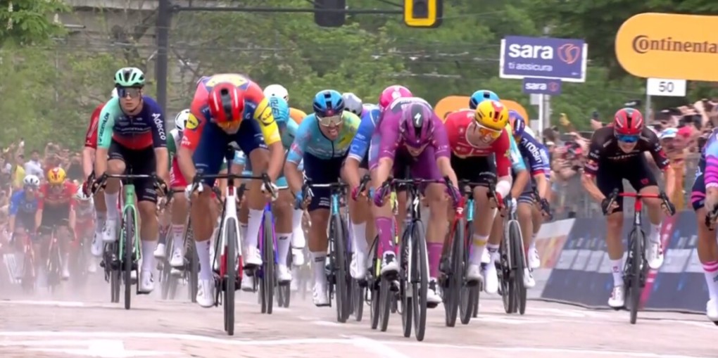 girodociclismo.com.br giro ditalia 2026 paul magnier vence a 3a etapa no pulo confira os resultados e a chegada image 10
